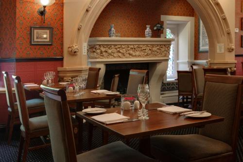 Best Western PLUS Grim's Dyke Hotel - image 13