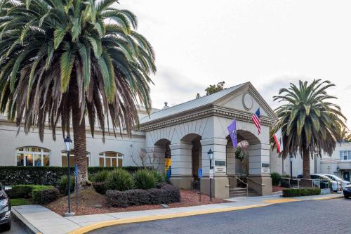 Lions Gate Hotel Sacramento