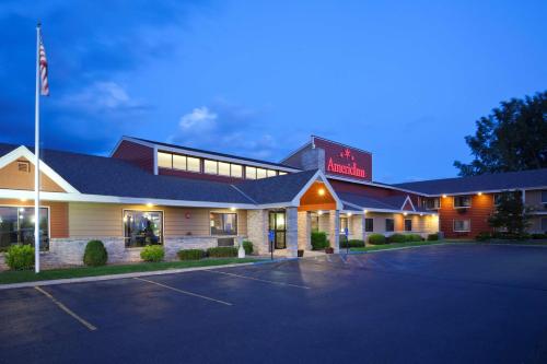 AmericInn by Wyndham Fergus Falls Conference Center - Hotel - Fergus Falls