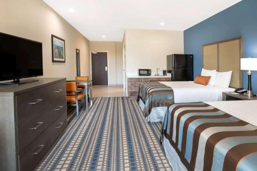 King Studio Suite with Roll In Shower - Mobility Accessible/Non-Smoking