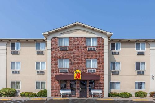 Super 8 by Wyndham Irving DFW Airport/South, Irving