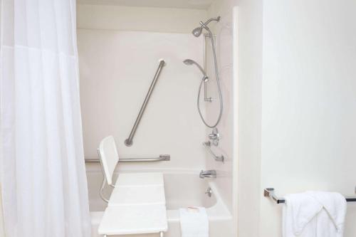Super 8 by Wyndham Stevensville St Joseph in Stevensville, USA