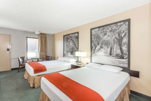 Super 8 by Wyndham Adel GA I-75 in อาเดล (GA)