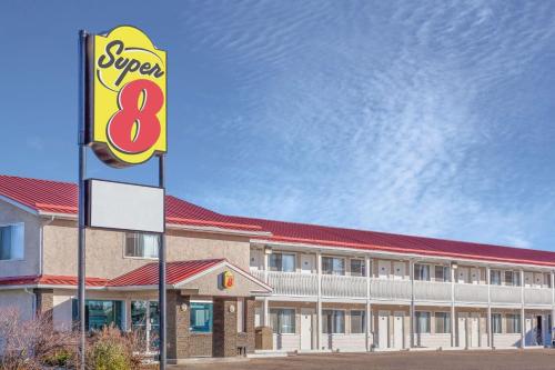 Super 8 by Wyndham Stettler - Hotel