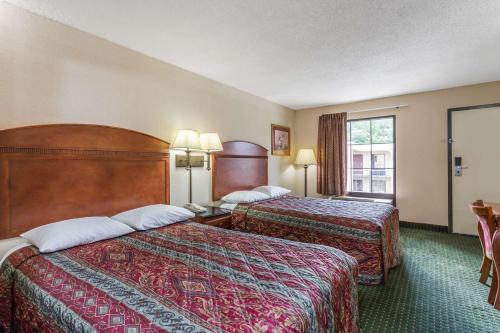 Deluxe Double Room with Two Double Beds - Non-Smoking
