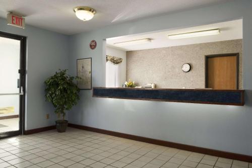 Super 8 by Wyndham Danville - main image