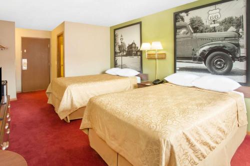 Super 8 by Wyndham Normal Bloomington - main image