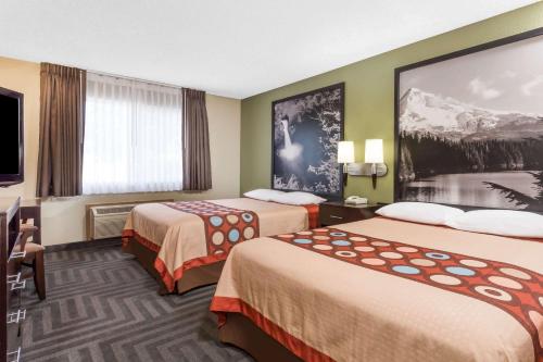 Super 8 by Wyndham LaGrande - image 6
