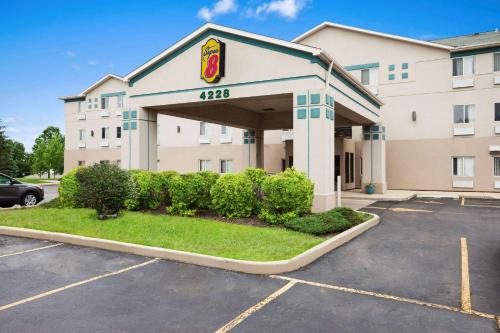 Super 8 by Wyndham Aurora/Naperville Area - Hotel - Aurora