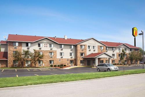 Super 8 by Wyndham Fairview Heights-St. Louis - image 13