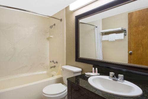 Super 8 by Wyndham Bentonville, Bentonville (photo 10)
