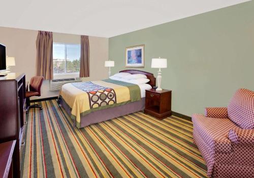 Super 8 by Wyndham Mt. Pleasant - image 2