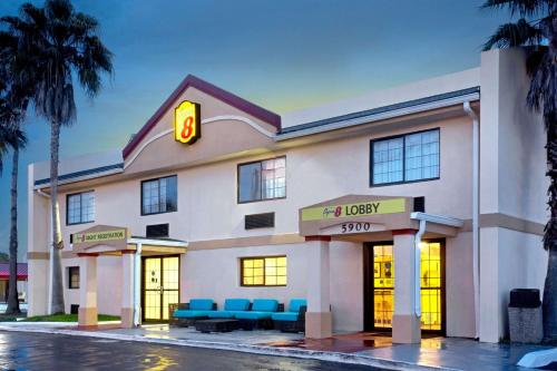 Super 8 by Wyndham Orlando International Drive