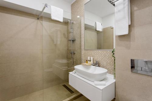 Athina Suites Hotel - image 10