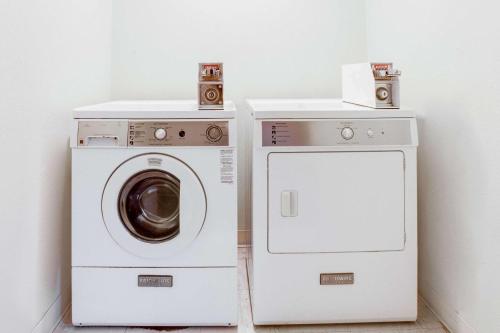 Super 8 by Wyndham Morrilton - image 2