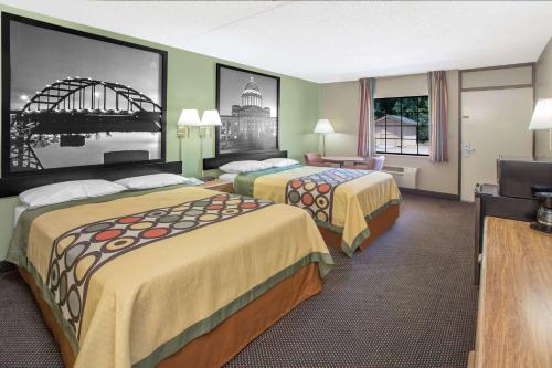 Super 8 by Wyndham Clarksville AR - image 6