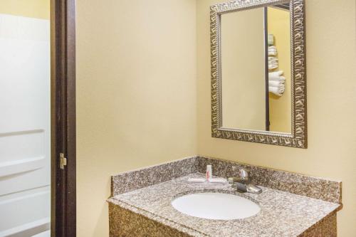 Super 8 by Wyndham Van Buren/Ft. Smith Area in Van Buren, USA