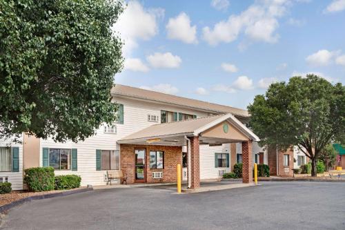 Super 8 by Wyndham West Memphis in West Memphis, USA