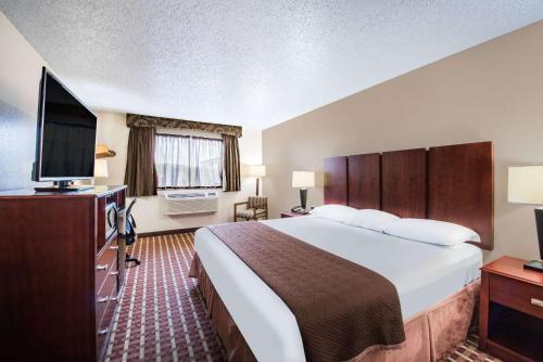 Super 8 by Wyndham Harlingen TX - image 7