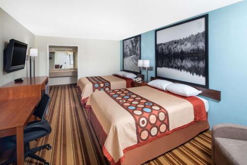 Super 8 by Wyndham Burlington NC in Burlington, USA