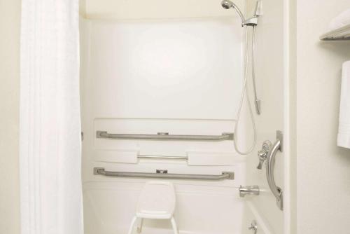 Super 8 by Wyndham New Castle - main image