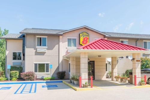 Super 8 by Wyndham Bloomington, Indiana