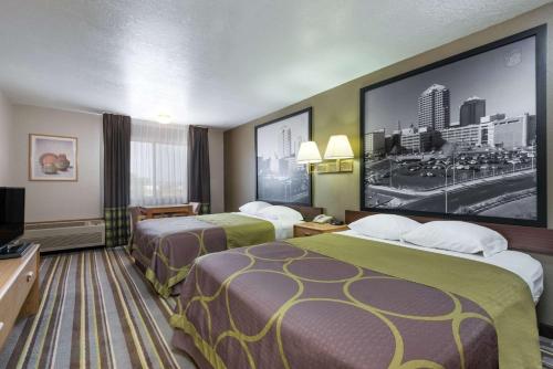 Queen Room with Two Queen Beds - Non-Smoking