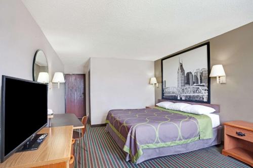Super 8 by Wyndham Nashville/ Dntn/ Opryland Area in Nashville, USA