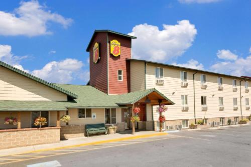 Super 8 by Wyndham Belgrade/Bozeman Airport in Belgrade, USA