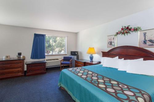 Super 8 by Wyndham Selma/Fresno Area