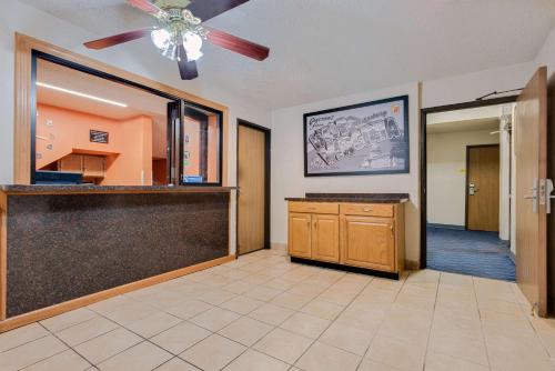 Lobby, Hillside Inn & Suite in Martinsburg (WV)