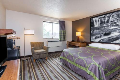 Super 8 by Wyndham Dunbar/Charleston Area - image 3
