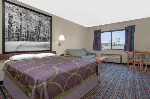 Super 8 by Wyndham Evansville East - image 6