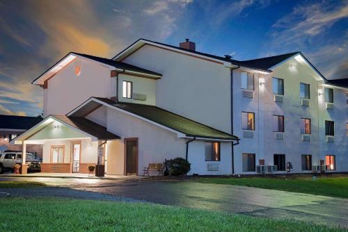 Exterior view, Hillside Inn & Suite in Martinsburg (WV)