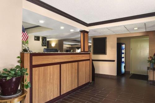 Super 8 by Wyndham Taylor/Detroit Area - image 6