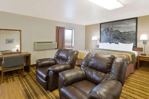 Super 8 by Wyndham Las Cruces/White Sands Area - image 6