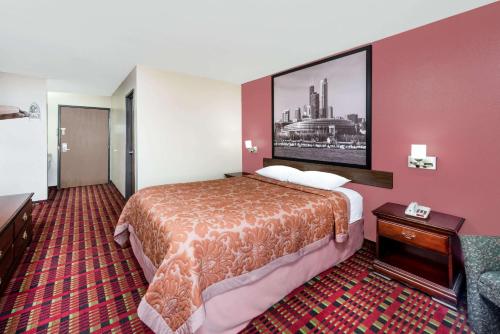 Super 8 by Wyndham Paris IL in Paris, USA