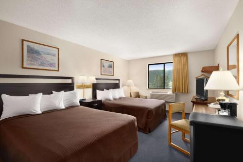 Queen Room with Two Queen Beds - Non-Smoking