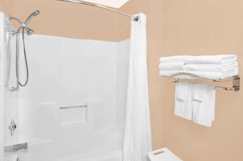 Queen Room - Mobility Access/Non-Smoking
