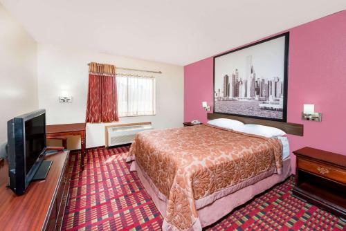 Super 8 by Wyndham Paris IL in Paris, USA