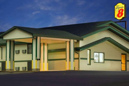 Super 8 by Wyndham Carroll - image 2