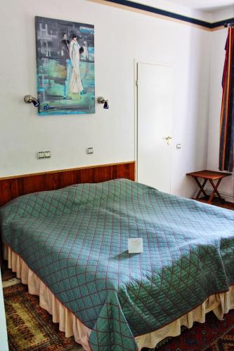 NB Hotel with Free Parking - image 8