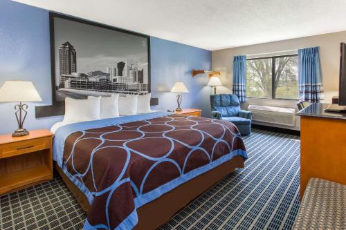 Super 8 by Wyndham Iowa City/Coralville