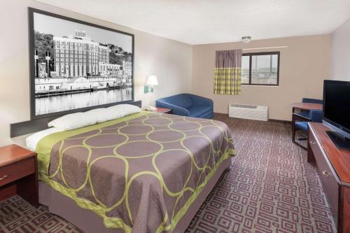 Super 8 by Wyndham Muscatine - main image