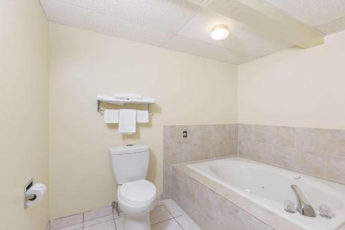 King Room with Jetted Tub - Non-Smoking