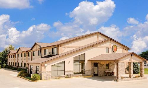 . Super 8 by Wyndham Centerville