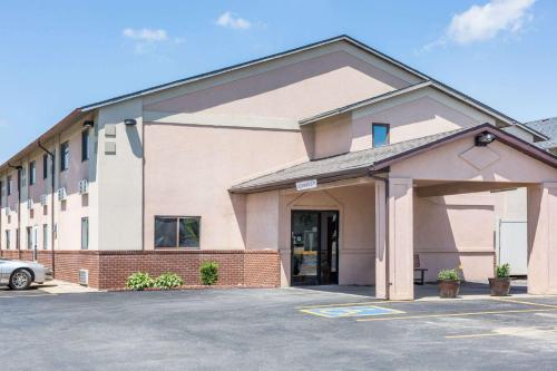. Super 8 by Wyndham Osceola IA