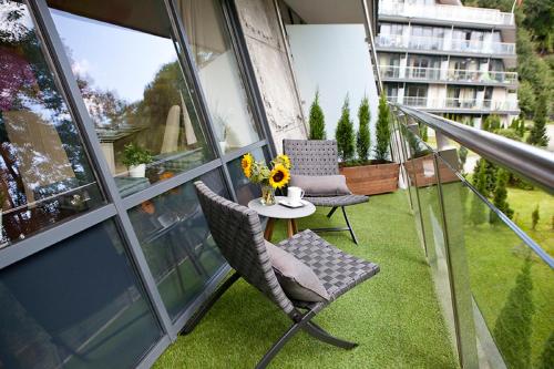 Apartment with Mountain View image 9