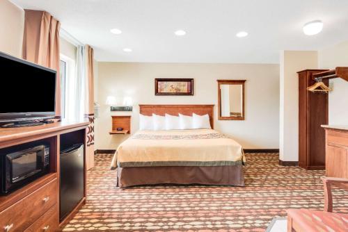 Super 8 by Wyndham Grand Forks - image 3