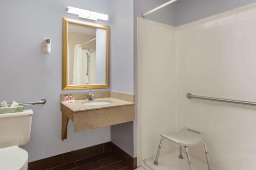 Super 8 by Wyndham Havre De Grace Aberdeen Area in Havre de Grace, USA
